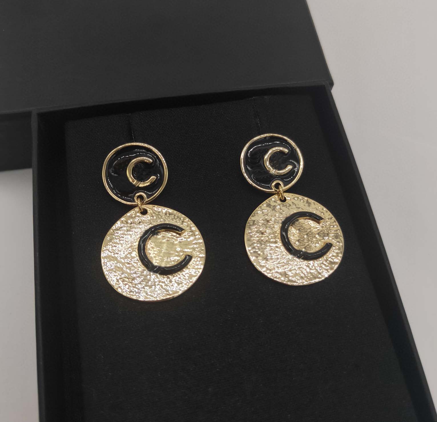

2022 Top quality Charm drop earring two round shapes for women wedding jewelry gift black words desing have box stamp PS4318A