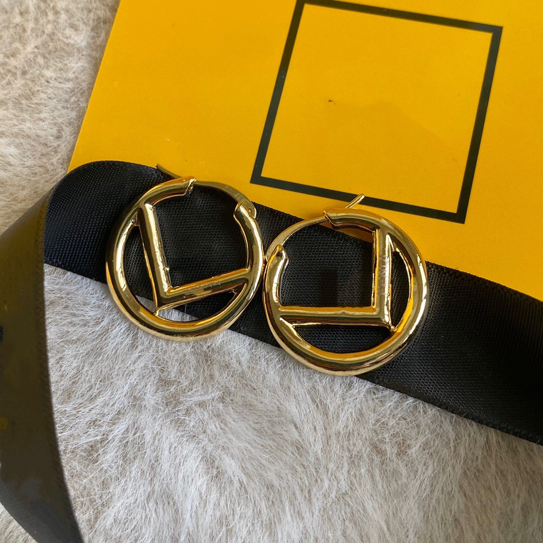 

European and American multi-style letters Dangle & Chandelier niche temperament personality cold wind simple earrings female high quality fast delivery