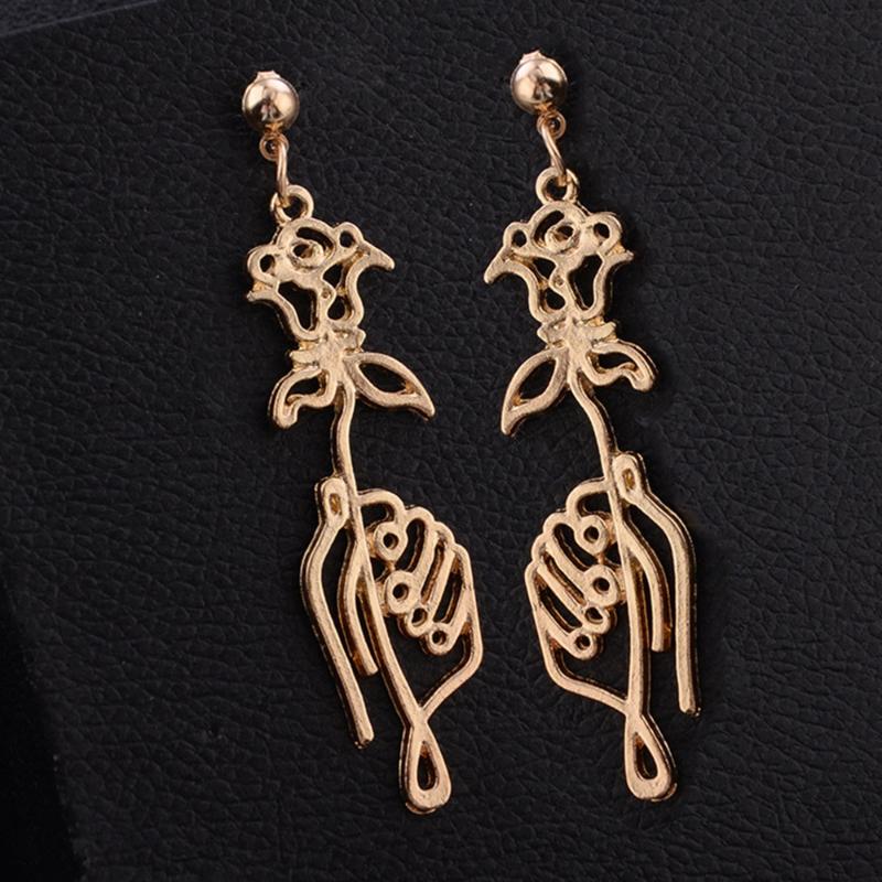 

Clip-on & Screw Back Fashion Personality Temperament Hand-held Rose Drop Earrings Niche Grace Retro Style Jewelry For WomenClip-on