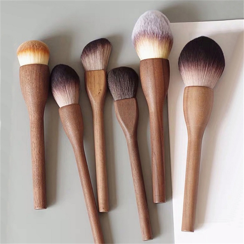 

1Pcs European Vintage Wood Handle Makeup Brush High Quality Walnut Loose Powder Blush Foundation Contour Brush Super Soft 220601