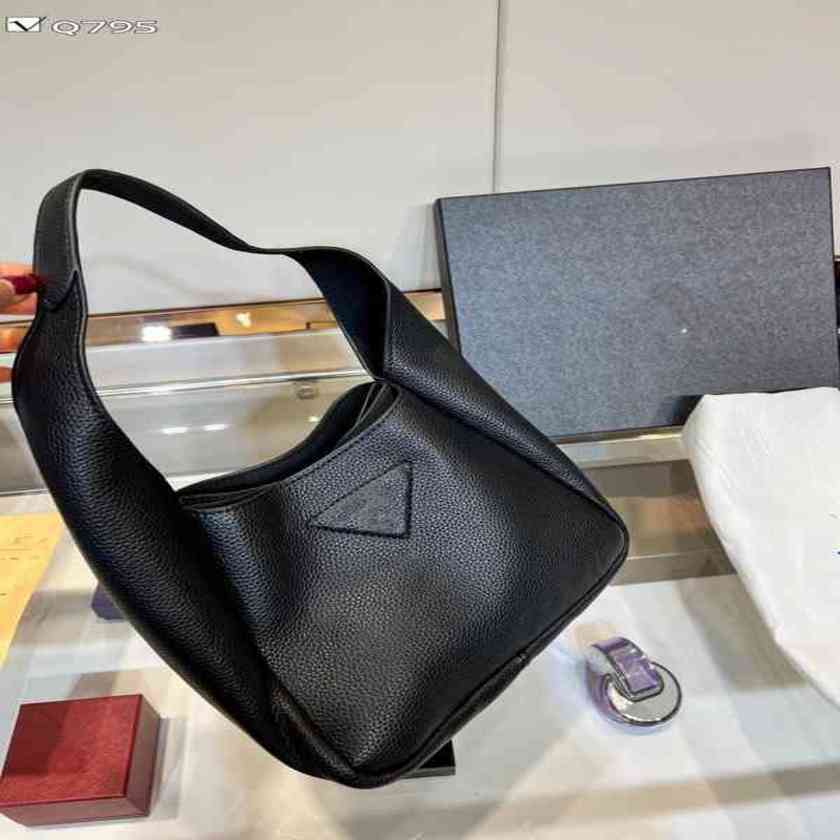

20% off sitewide 2022 Top Design Luxury Bags lovely triangle bucket cabe basket tot armpit soft light handbag large capacity, White