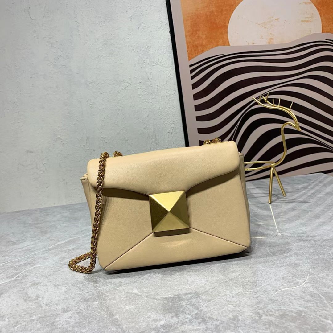

womens fashion shoulder bag one women stud genuine leather chain bags, I need see other product