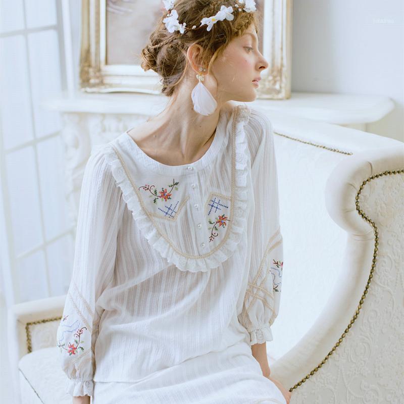 

Women's Blouses & Shirts LYNETTE'S CHINOISERIE Spring And Summer Arrival Fresh Elegant Brief White Cross Stitch Cotton Shirt