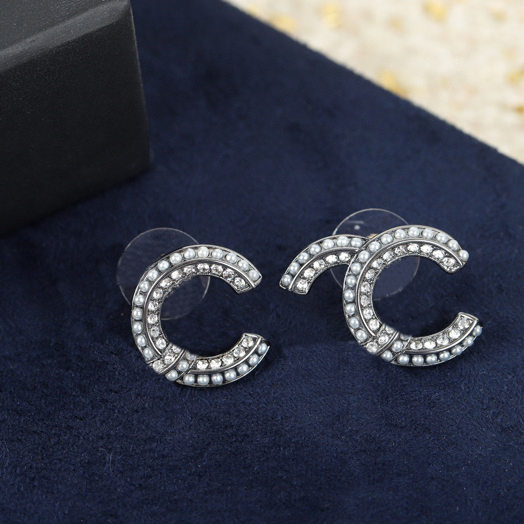 

2022 Top quality Charm stud earring with diamond nature shell beads in black and 18k gold plated for women wedding jewelry gift have box stamp PS4089A