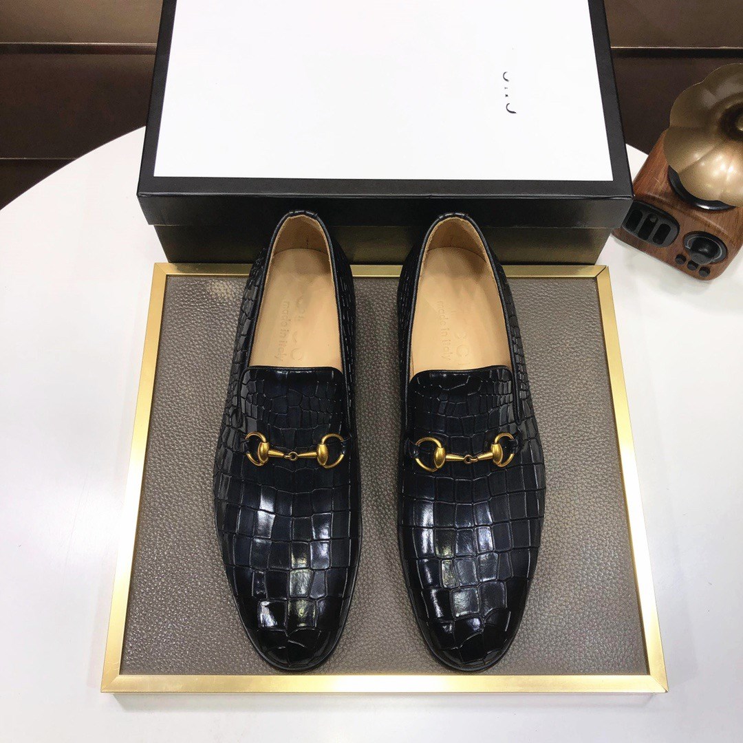 

Designer Luxury Men Pointed Toe Business Formal Leathe Shoes British Style Casual Solid Color Glossy Patent Leather Shoes Low-top Work Shoe, #31