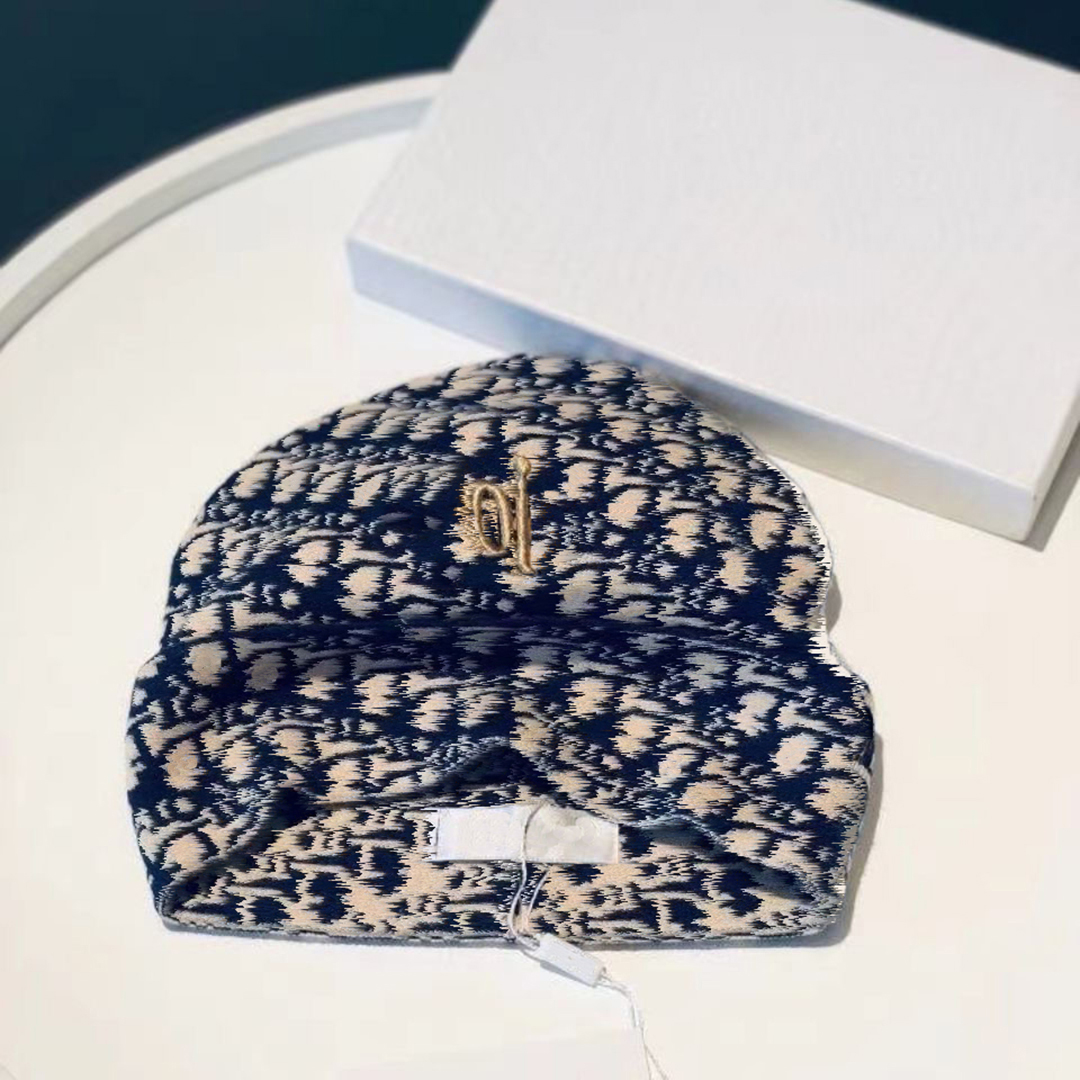 

Designers luxurys wool caps Interlocking Letters solid couple models hats Leisure Street Hats trend high quality woolcaps temperament hundred take cap very good, Khaki