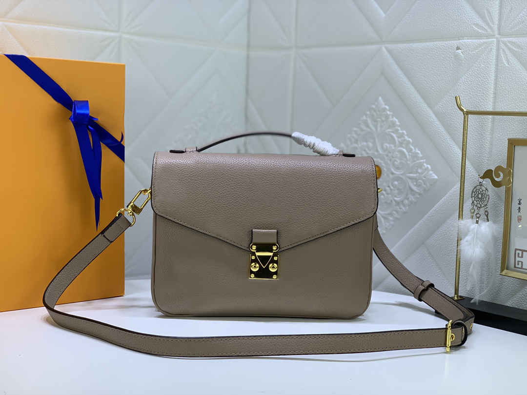 

Designer Fashion Shoulder Bags