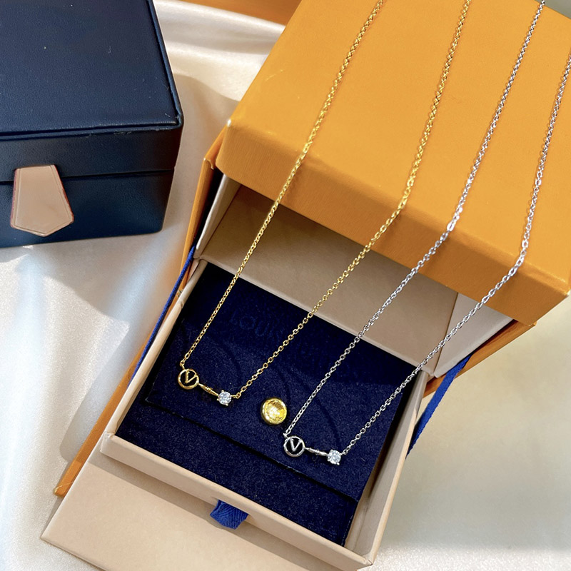

Luxury Designer Necklace For Women 925 Silver Jewelry Designers Pendant Necklaces V Gold Chains Diamond Party Wedding Lovers Gift Box New