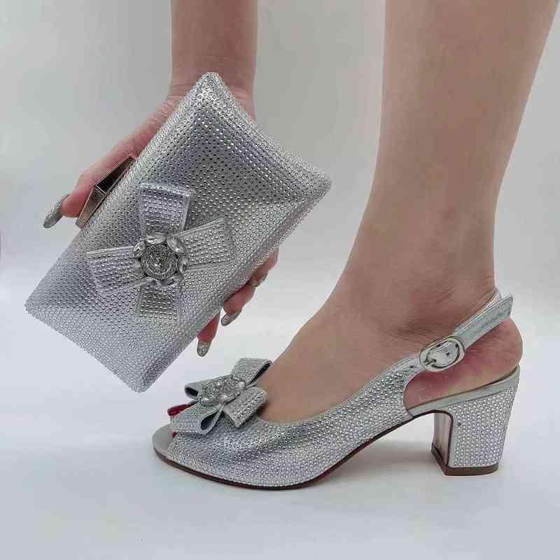 Olomm Italian Silver Color Femmes Matching Shoes and Bag Set Office Lady Sandales avec Crystal High Quality Comforta! A-8 H220426