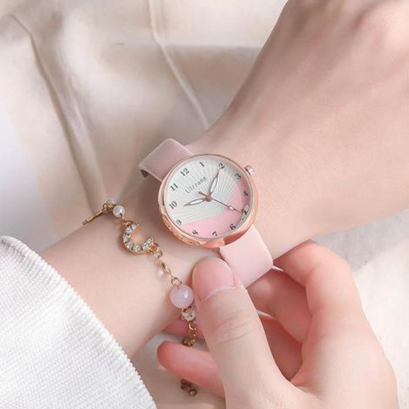

Wristwatches Retro Round Quartz Digital Dial Casual Wrist Watches Leather Strap Fashionable Clock Waterproof Wristwatch For WomenWristwatche, Black
