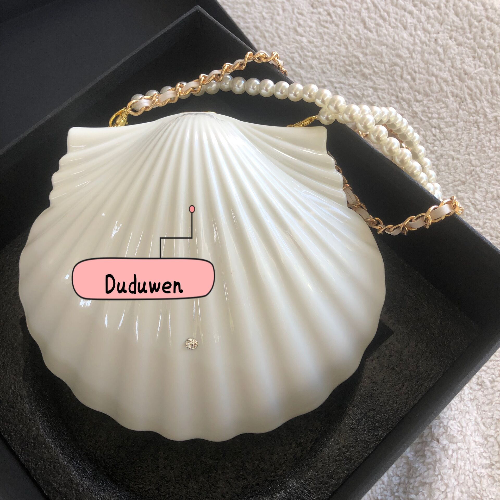 

fashion Accessories 20X7.5X9.5cm acrylic big shell organizer with chain storage bag party evening cosmetic case including printed package box