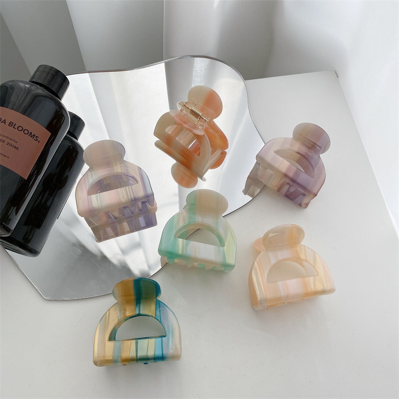 

Length 5.3 CM Female Gradient Hollow Out Semicircle Hair Clamps Medium Size Acetic Acid Alloy Floral Bath Hair Clips Women Multi Color Scrunchies Ponytail Hairpins