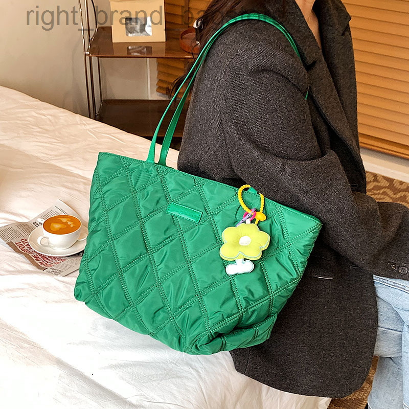 

Casual Lingge Shoulder Bag Overlarge Quilted Shopper Bag Designer Big Lingge Tote Brands Padded Handbags and Purses Nylon Bags W220813, Beige