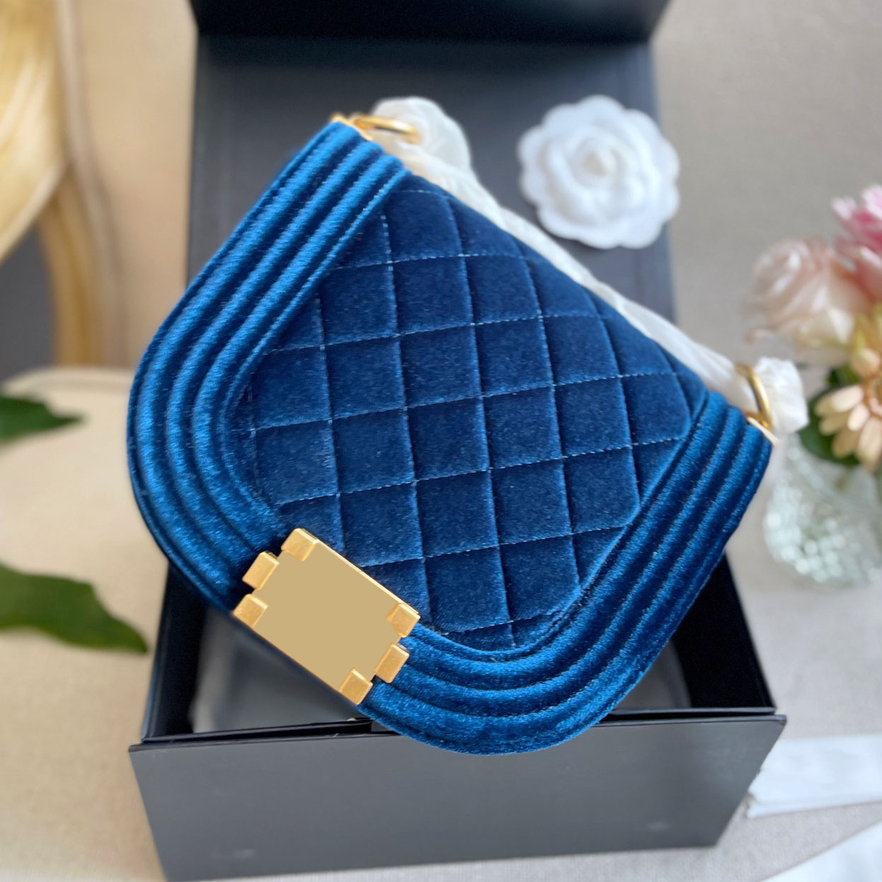 

2022Ss Mini Velvet Boy Flap Bag High Quality Metal Hardware Chain Shoulder Strap French Designer Crossbody Bag Quilted Diamond Check Luxury Womens Handbags, Box