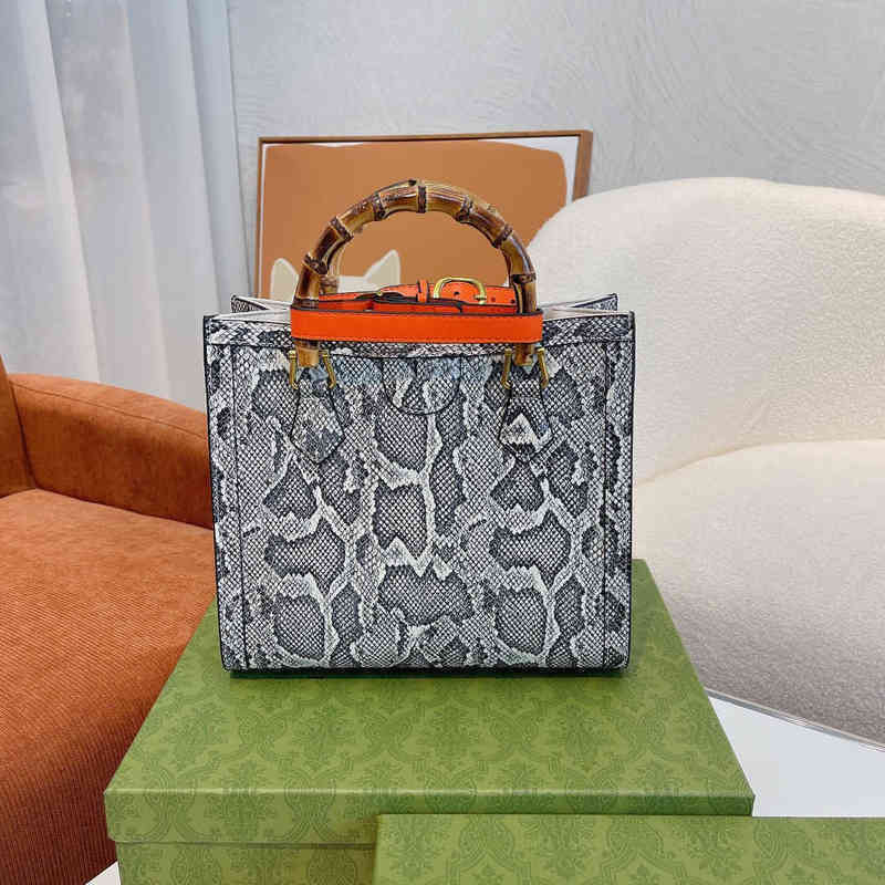 Evening bags Shoulder Bag Designer Handbag Women Crossbody Bags Black Ladies Messenger Bag Wallet Fashion All-match Bamboo Solid Color Purses 051