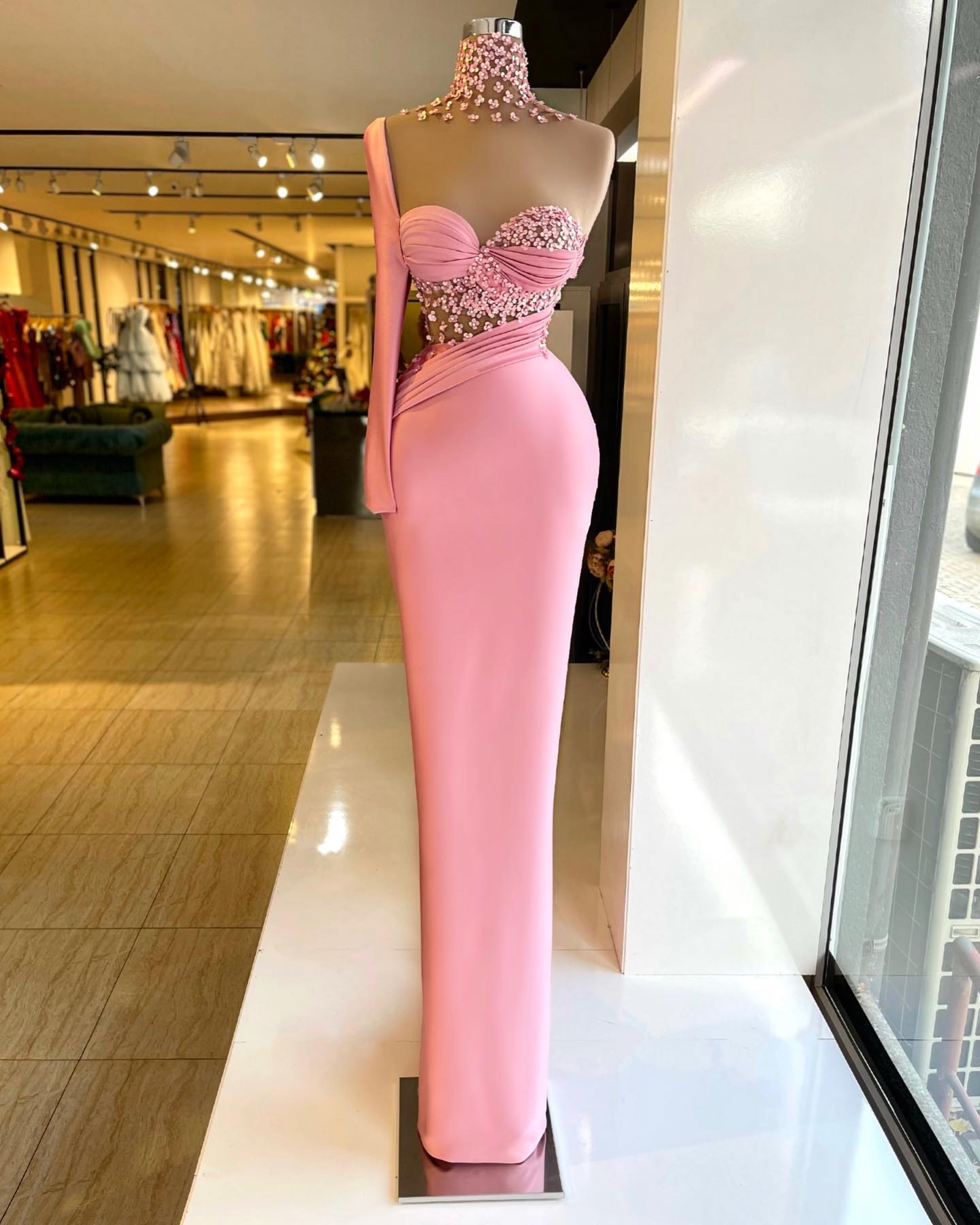 Robes de bal de sirène rose gracieuse une épaule Illuison tache robe de soirée sur mesure à manches longues fleurs plis femmes formelle robe de s