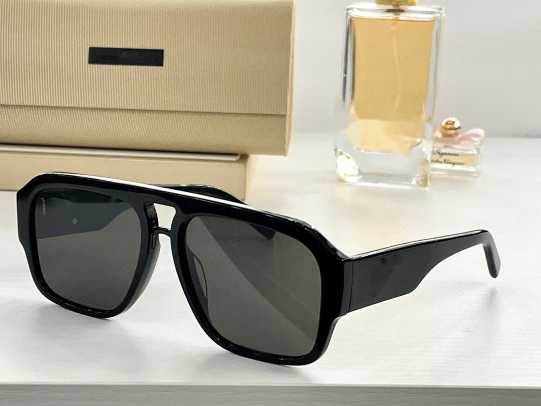 Lunettes de soleil pour les femmes et les hommes Summer 4403 Style Anti-ultraviolet Retro Plate Full Crame Eyeglass Random