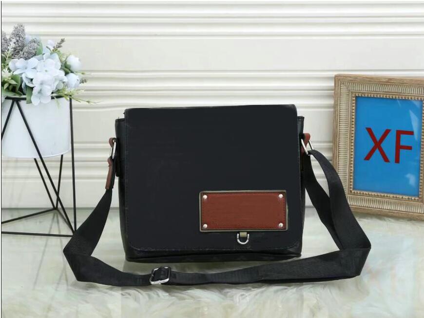 

Top quality Men District Messenger handbag Man Tote Briefcase Handbag Women Shoulder Bag Portfolio Belt Crossbody Bags 26x8x24cm, Black