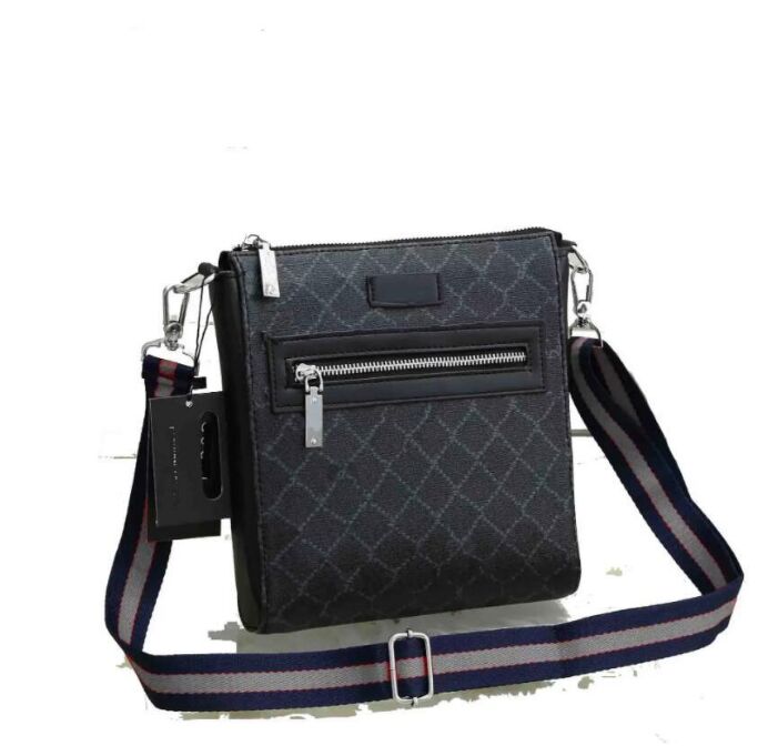 Homme Sac à bandoulière Luxurys Designers Women Messenger Fashion Crossbody Tote portefeuille Purse en cuir sac à dos Filles garçons Bagure de vo