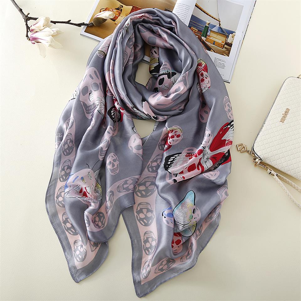 

luxury- Scarf Classical Skull Pattern Scarf 110g Oversized 180*90CM New Silk Satin Women Bandanas Girls Beach Sunblock Scarves A18238q