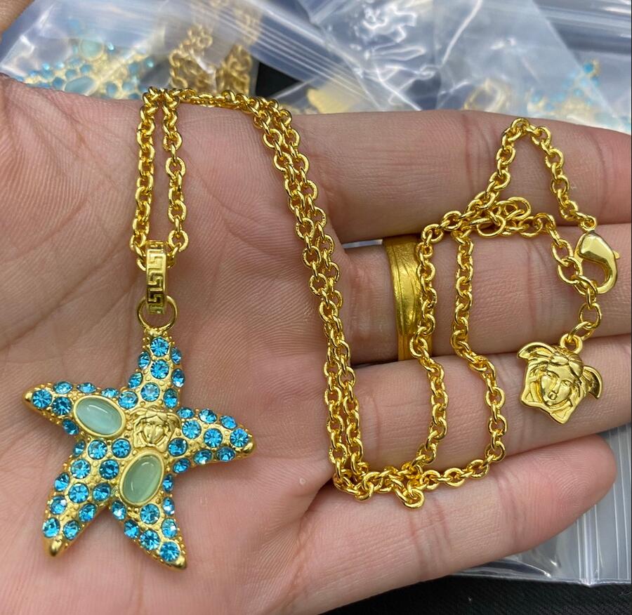 

Fashion new designed Pendant sea travel holiday style starfish necklace Banshee Medusa head portrait 18K gold plated women's ladies necklaces Jewelry VN15