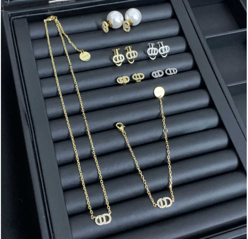 

Luxury jewelry letter earrings female Internet celebrity mini ear clip High version necklace bracelet, Aqua blue