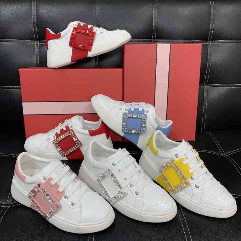 Robe de printemps Chaussures carrées Boucle carrée Petite Chaussures blanches Sneakers en cuir pour femmes Polyvalent Inner Sézecked Board GDHI
