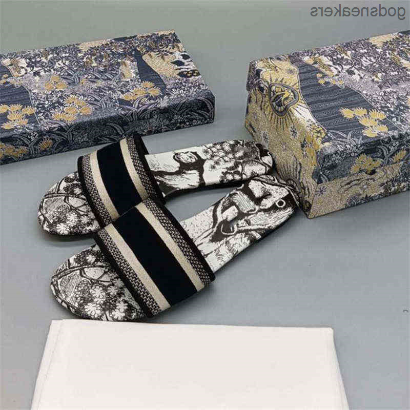 

Sandal Luxury Designer Fashion Brand Collection 2022 Flat Summer Slipper Woman Designer Leather Sandals Women d Knitting Embroidery Sliders