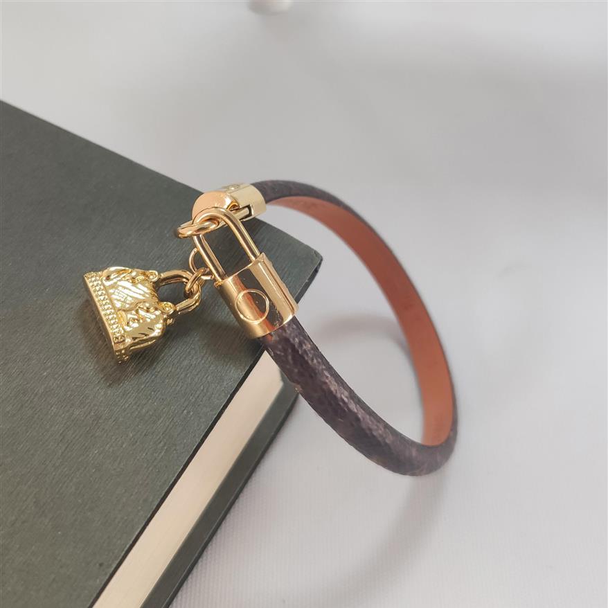 

2022 Fashion Classic bangle Flat Brown pu Leather Bracelet with Metal Lock Head Heart Charm Bracelets In Gift Retail Box197m