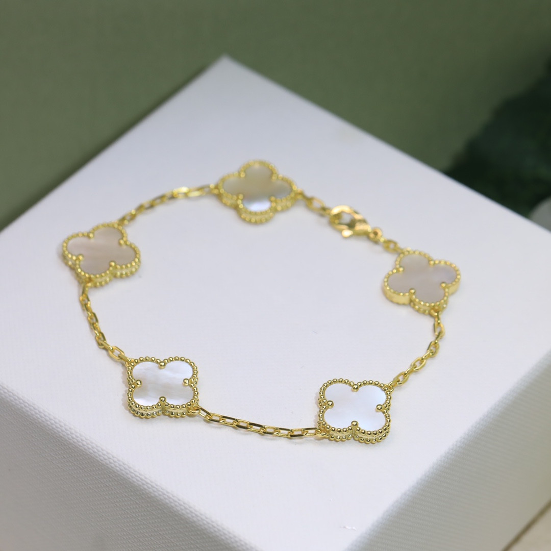 Lady Designer clover charm Bracelets Personality Bangles Jewelry Dance Party Women Superior Quality-image-780875362