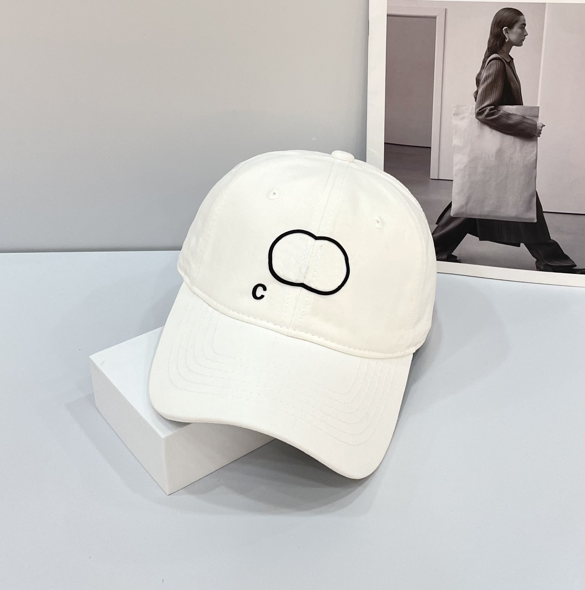 

Designers baseball caps Luxurys baseball hat solid color letter sun hats fashion casual sports couple cap climb a mountain travel seaside beachhat very nice good, Ivory