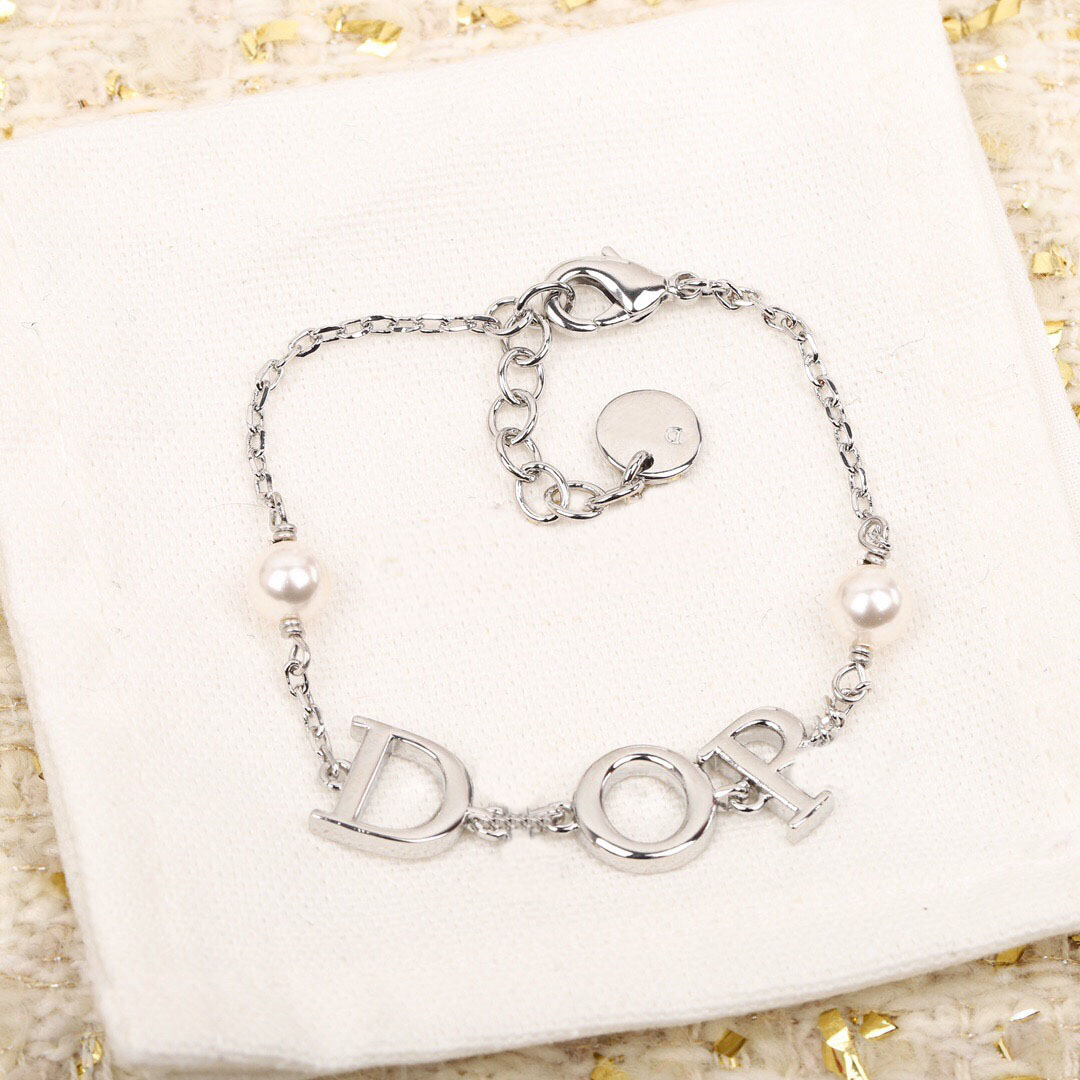 

2022 Top quality charm pendant necklace and bracelet in platinum color plated words design for women wedding jewelry gift have box stamp PS4041A