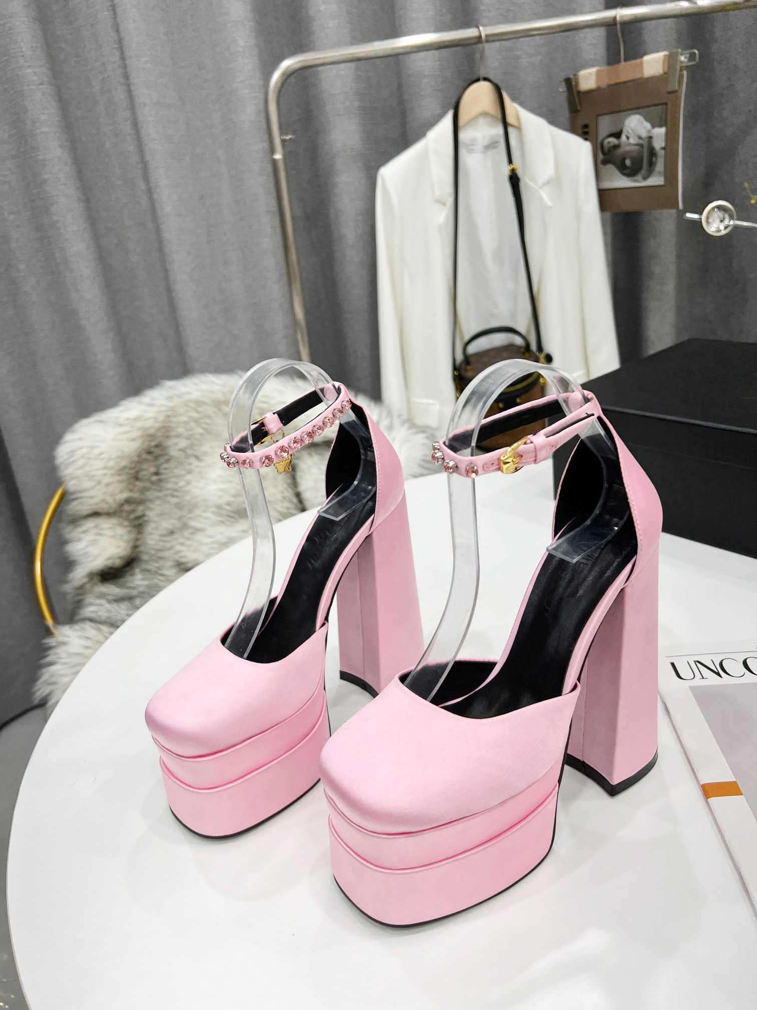 

2022 Luxury AEVITAS sandals waterproof platform high heel personalized satin catwalk design thick heel and double ankle strap decorated with, Pink