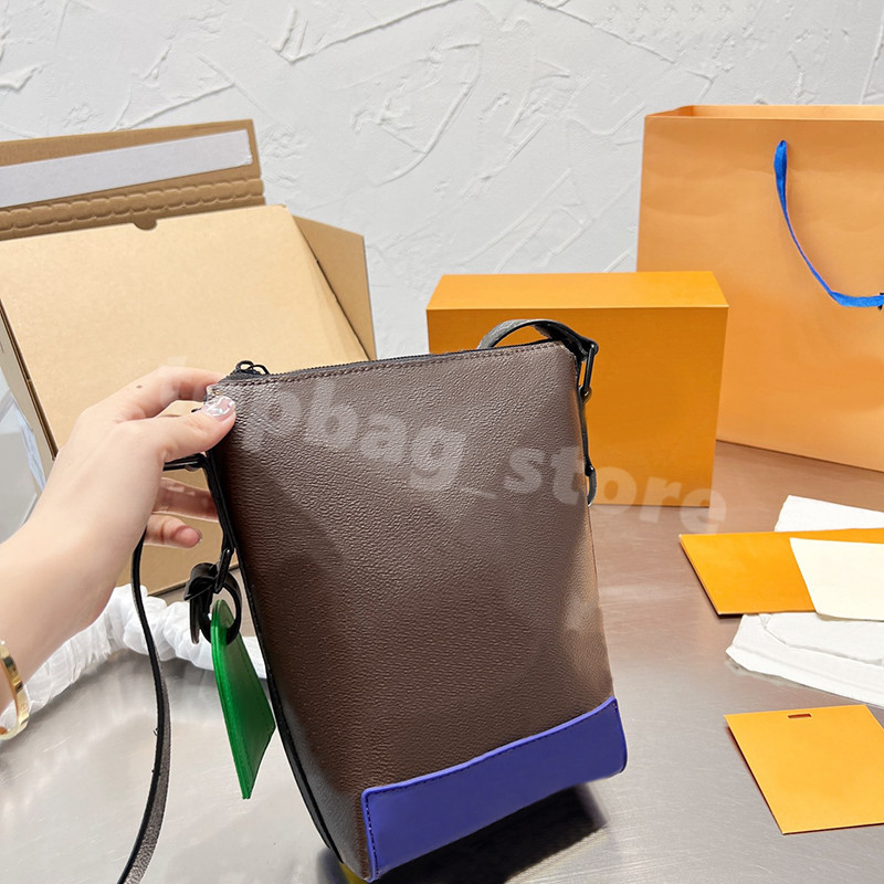 Mens Cross Body Bag Designer Fashion Handbag Letter Print Contrast Color Simple Vintage Pillow Bag Black Calfskin