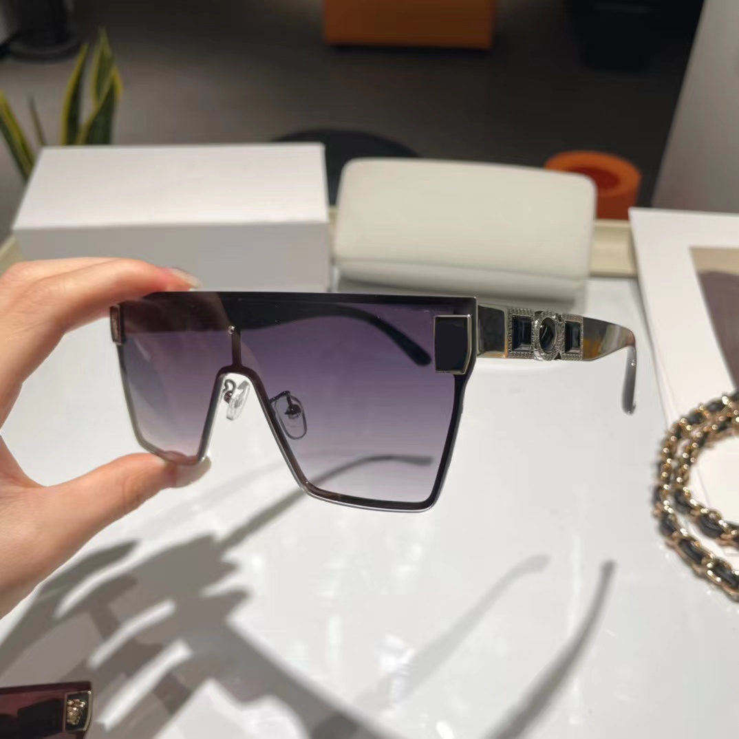 Lunettes de soleil de créateurs en gros des lunettes d'origine des lunettes d'extérieur Cadre PC Fashion Classic Lady Miroirs pour femmes et homm