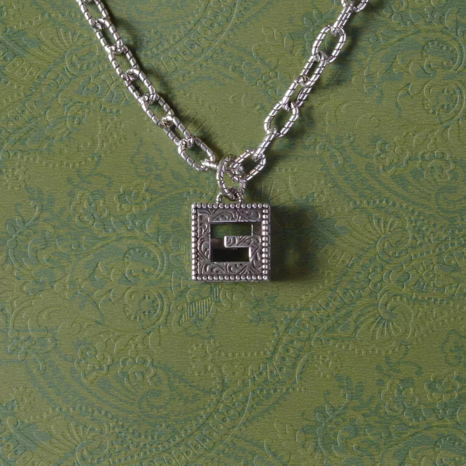 

Fashion leisure Jewelry Ancient vine pattern hollow out Pendant luxury necklace old trend high quality necklace for men and women Ladies Gift