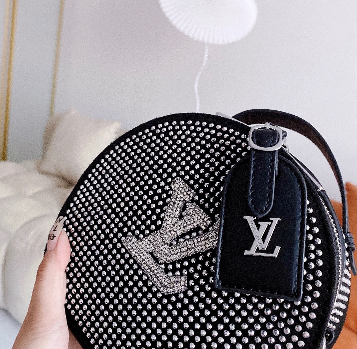 

LV Diamond Letter bags Handbag Round Cake Banquet Handbag Shoulder Bag Leather, White