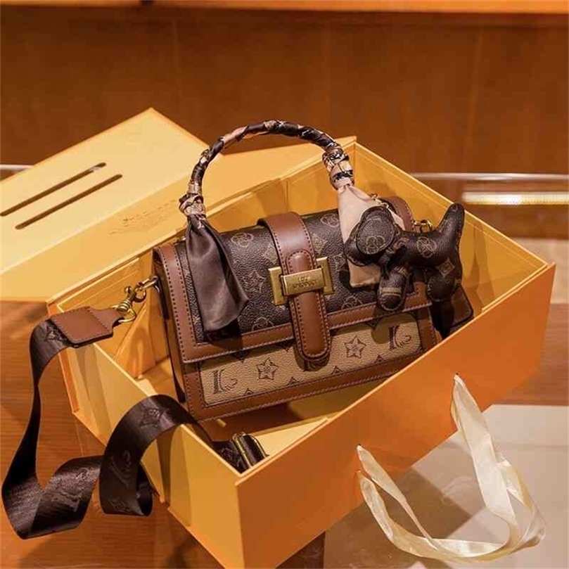 

Factory Special 55% OFF mingpin leather old flower small square bag autumn and winter versatile fashion Single Shoulder Bag, Sky blue