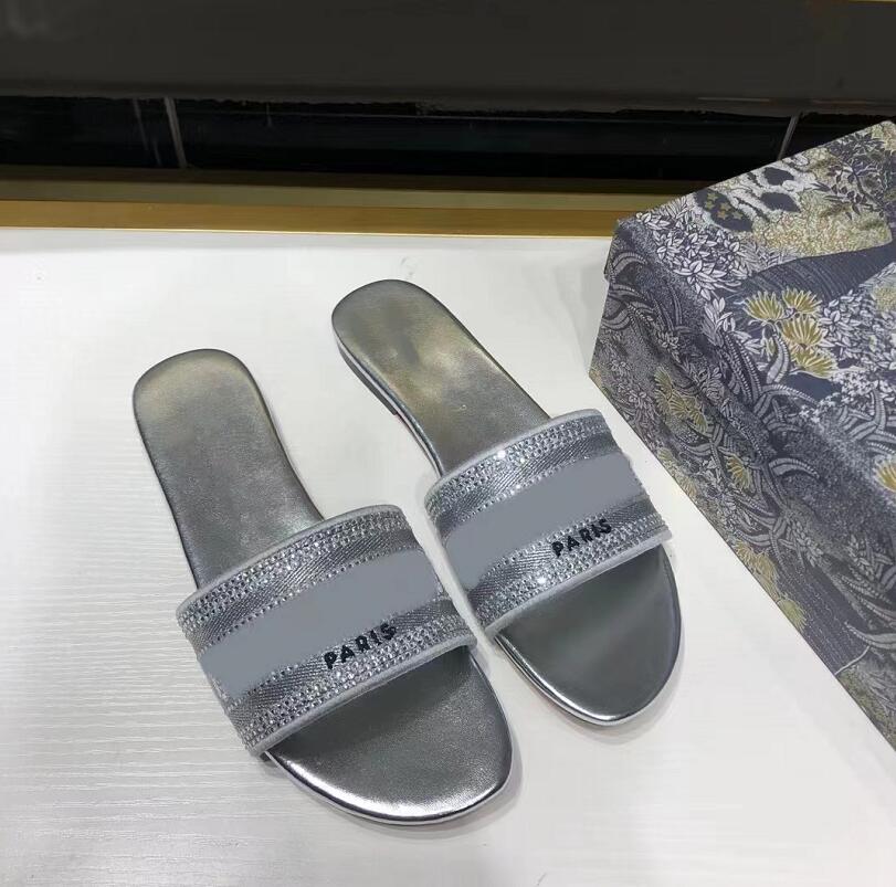 

New Style Rhinestone Slippers Designer Embroidery Womens Flat Bottom Sandals Letter Flowers Scuffs Flip-Flops Fashion Summer Sandbeach Slipper, Not sent separately