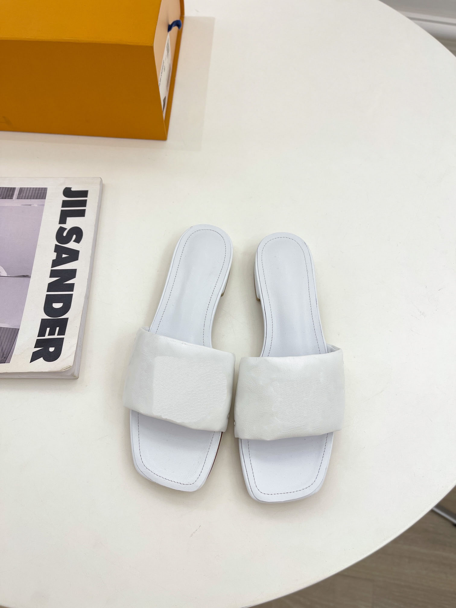 

Classic Brand Designer Slippers Sandals Luxury Cool slipper female summer slides casual wear versatile line flat bottom net red beacha Sandal, Clear