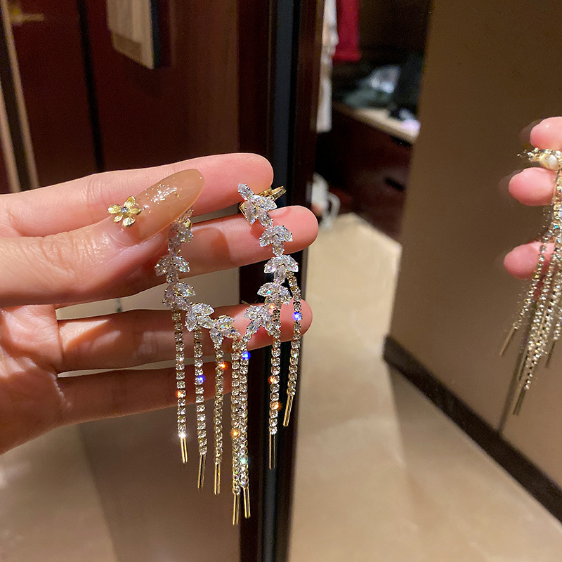 

Silver Needle Olive Branch Earrings Style Earbone Clip with Diamond Tassel Fashion