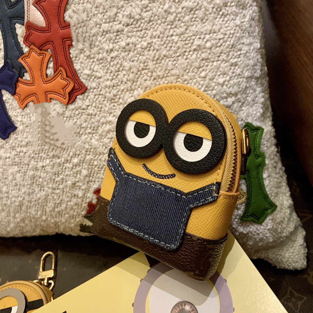 

Luxury brand, bag key chain, new cartoon minion mini large capacity zero wallet pendant