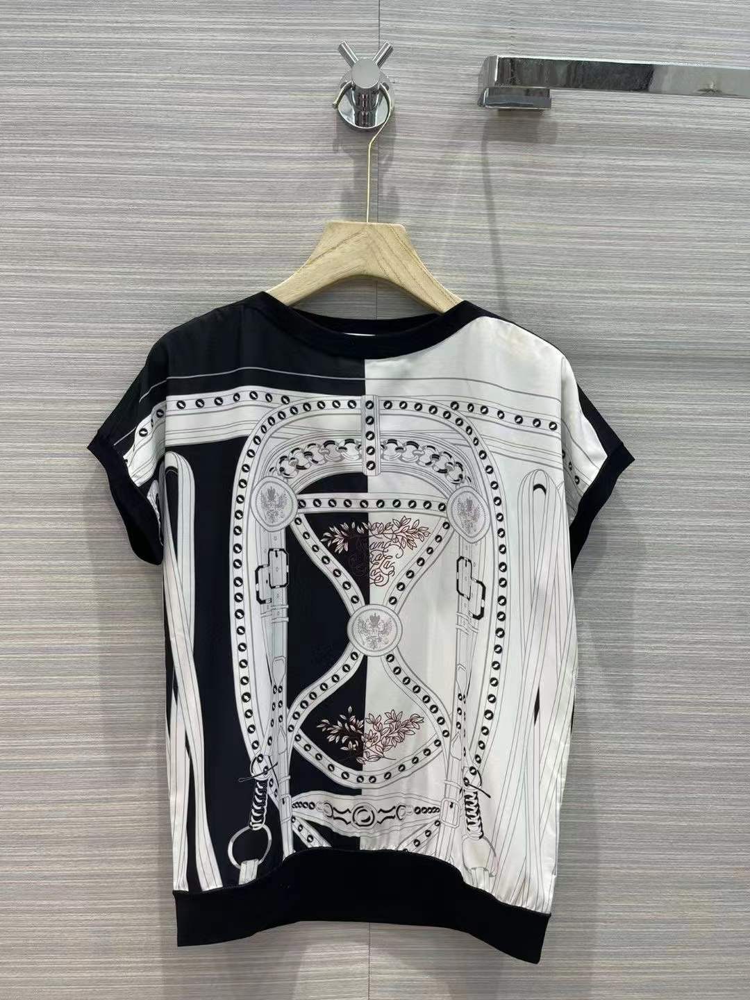 

Milan Runway Tops 2022 Spring Summer Slash Neck Short Sleeve Print Panelled Designer T-Shirt Brand Same Style Tees 0422-10, Picture color