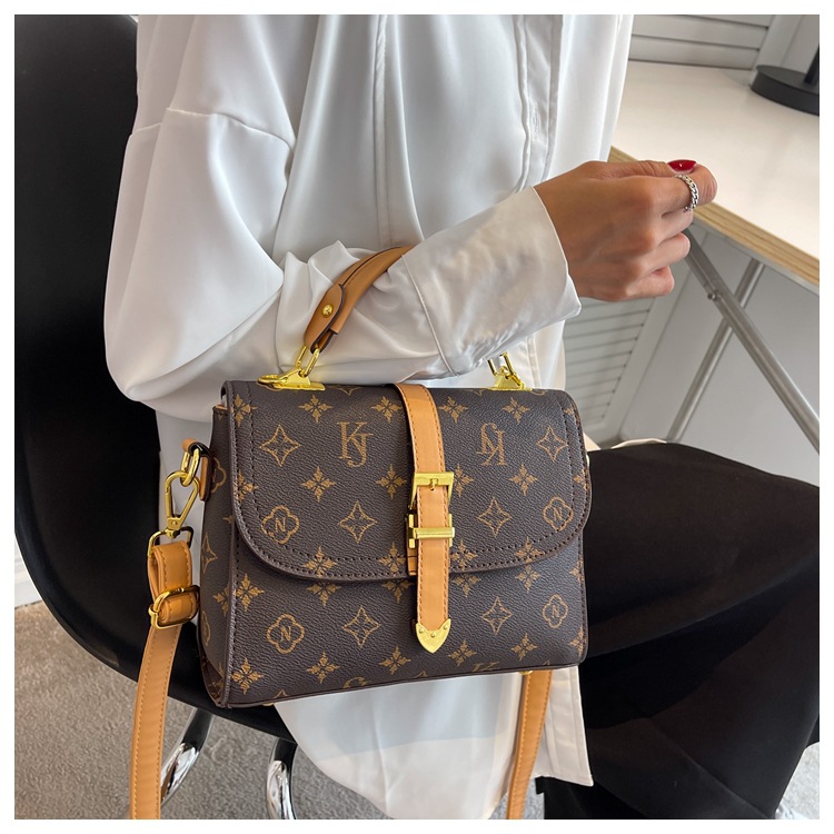 

2022 new fashion texture European and American printing single shoulder messenger bag sac portable small square bag, Beige 01