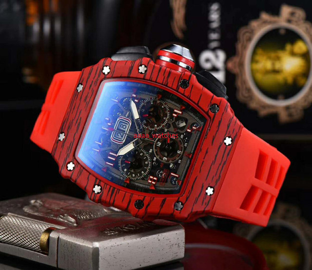 Marque de mode de mode Automatique Quartz Montres sur le bracelet squelette étanche masculin avec des femmes