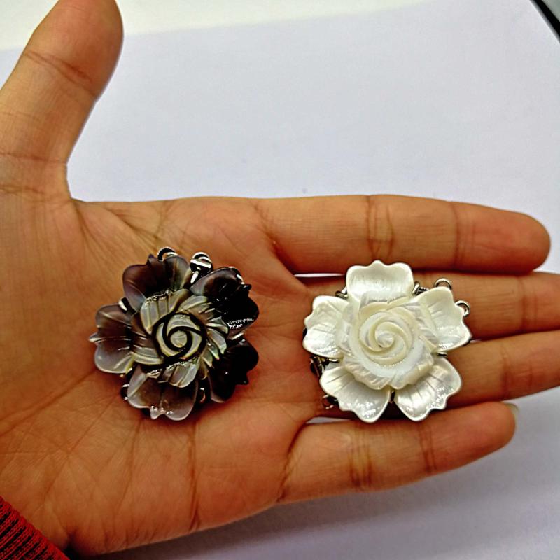 

Pendant Necklaces Top Quality 32mm Natural Mother Of Pearl 3 Layer Flower Shell Necklace For Jewelry Fingings MakingPendant