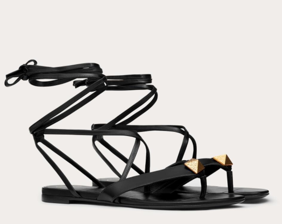 

Designer Rock rivets Stud Sandals Roman flats calfskin ankle strap flat shoes oversized rivet Sandalia temperam Valentinoe''Valentinoity skQ