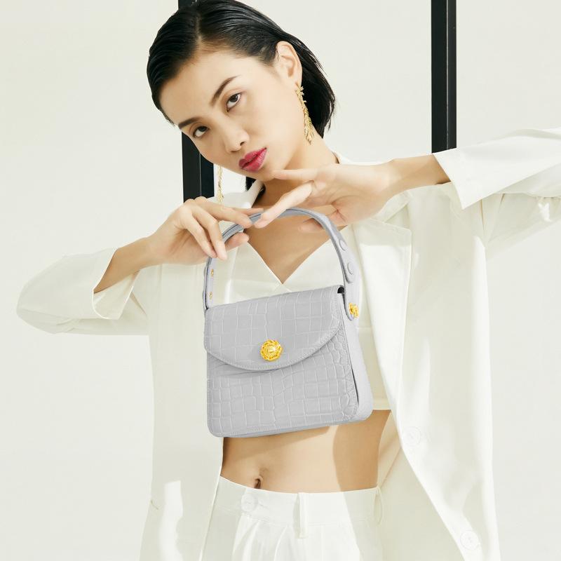 

Evening Bags OUSSON Design Small Square Leather Underarm Bag Exquisite Female Retro Crocodile Pattern Tote Handbag One Shoulder, Beige