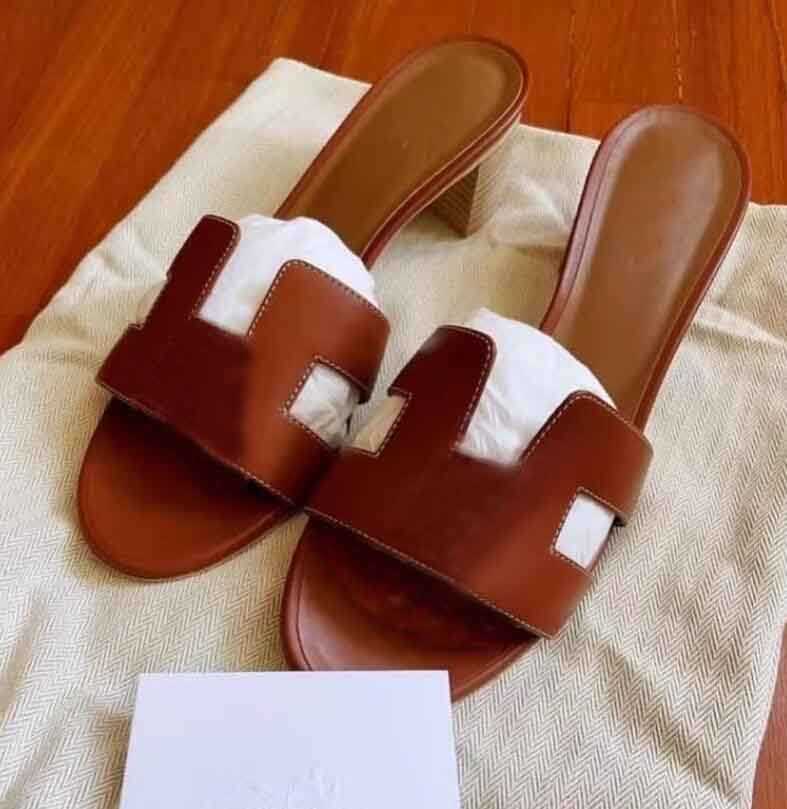 Chaussure de glissement de mode d'été pour femmes Sandale Sandale Oran-Flats du design de luxe Calfskin Généhes Gérathe femme Sandales Outdoor Wa