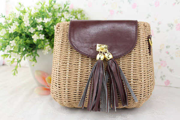 

2022Tassel bell messenger Straw Beach Bag rattan bag woven women's bag, Beige